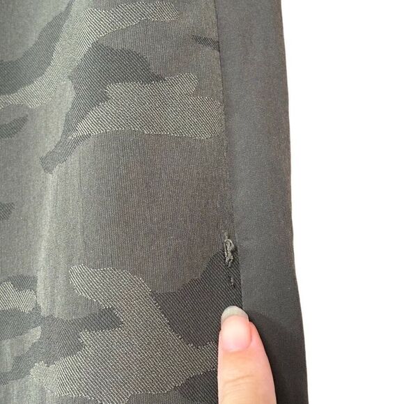 Athleta Brooklyn Camo Textured Lined Jogger in Olive Camo Luxe size 2 - Picture 9 of 13